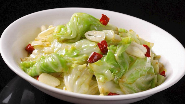 炝炒莲花白的家常做法,掌握3个小技巧,麻辣鲜香脆下酒又下饭