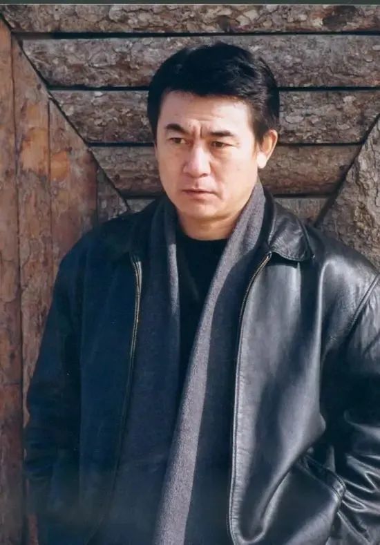 李洪涛娶老师女儿为妻结婚30年无绯闻事业家庭两不误