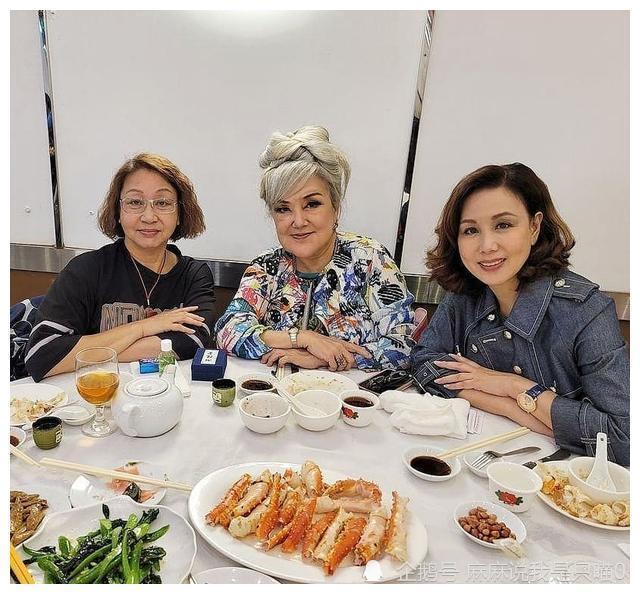 铁拳英雄71岁元秋一生不容易包租婆一角的演技令人大感佩服