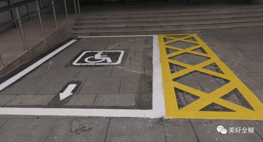 记者从相关部门了解到,这批新增的无障碍停车位专供残疾群体使用,其他