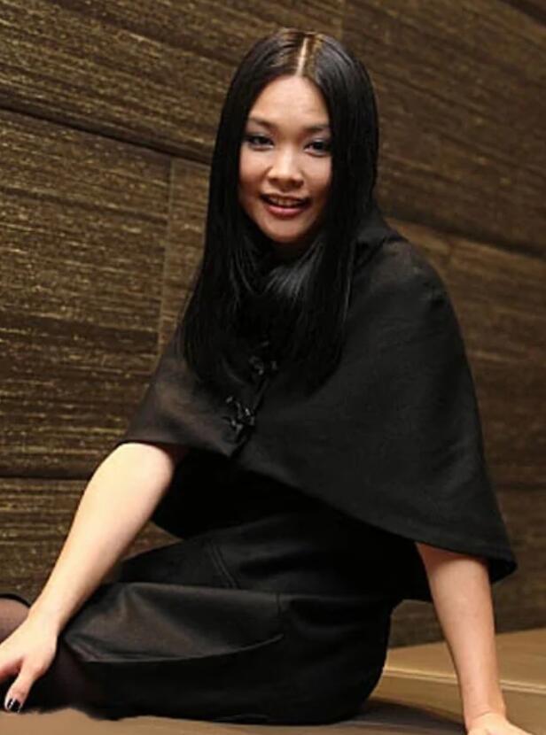 两个男人,把她送入精神病院,家人卷走财产,许美静的一生太悲哀插图18