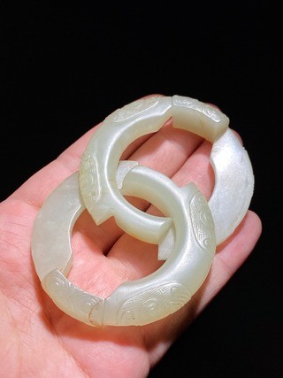 清乾隆和田玉籽料兽面纹蚩尤环把件