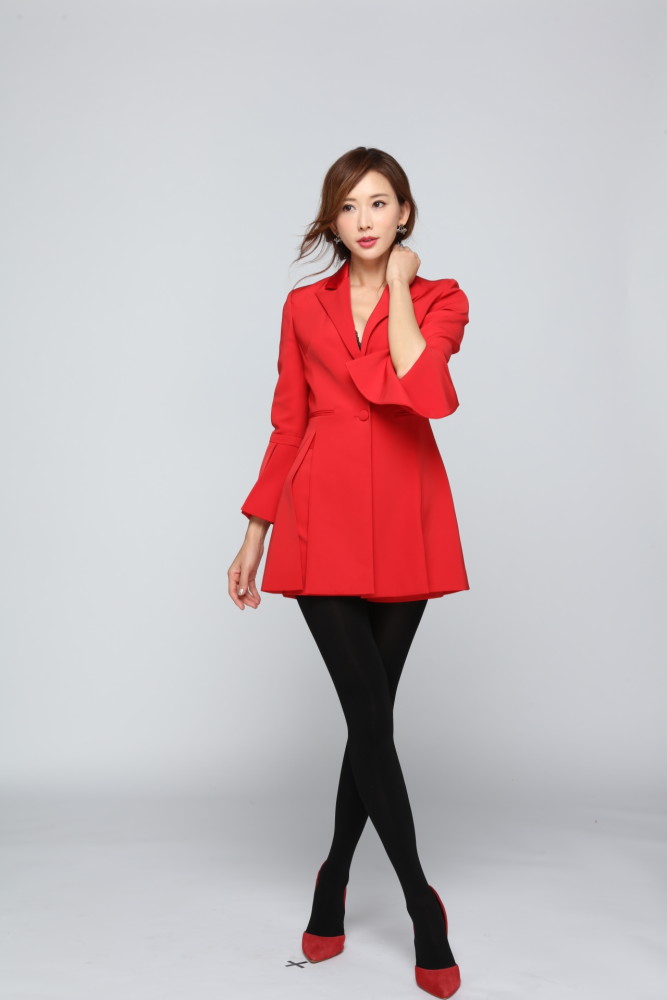 林志玲身材太棒了一身红衣尽显女神优雅气质