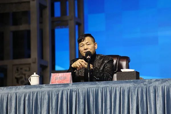 雨主持,董事长陈社强,龙润董事长焦家良,总裁张先枚,总经理龙明华分别