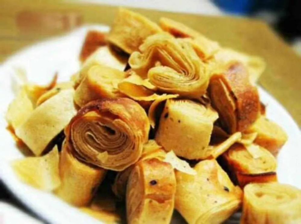 豆 儿 酱老北京人把制作"豆儿酱",叫做"打豆儿酱", 这是一种由肉皮