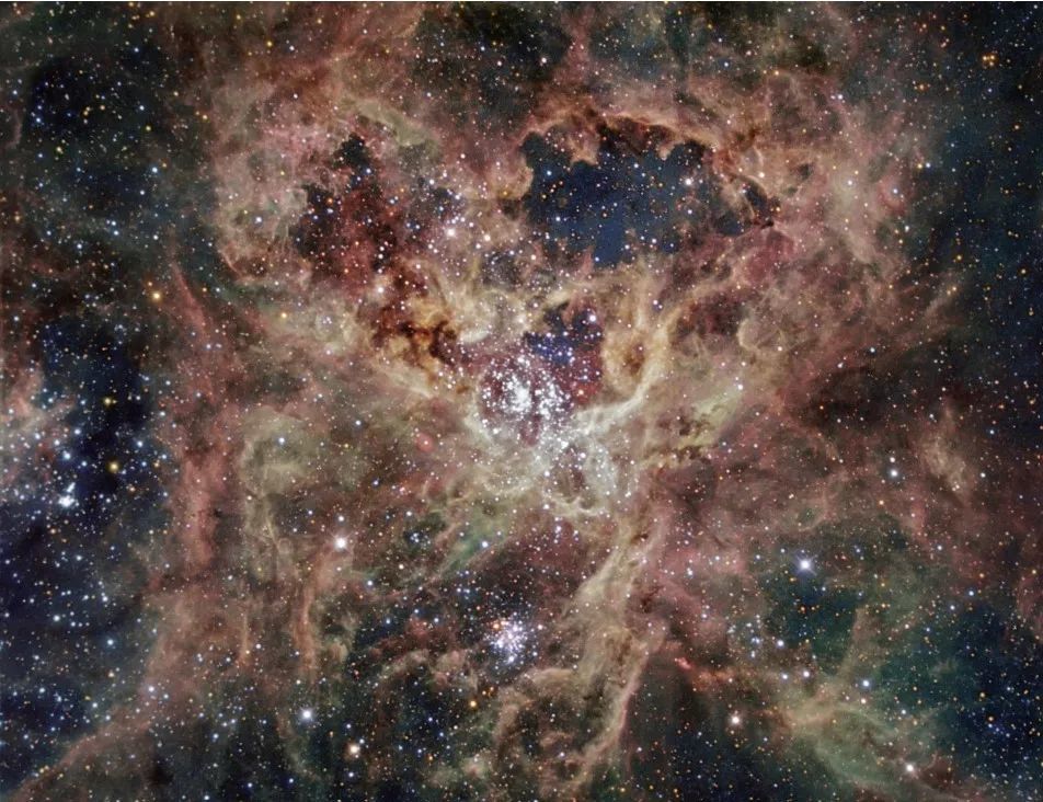 夜空中的蜘蛛星云_腾讯新闻