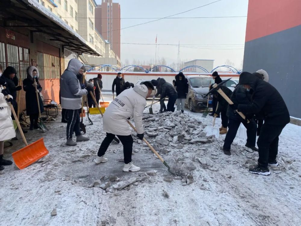 微笑江源基層組織在行動掃雪除冰道路暢積極行動暖人心