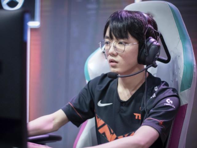 tes还没放弃tian!预言家为小鹏鸣不平:无语!为什么不让你打训练赛