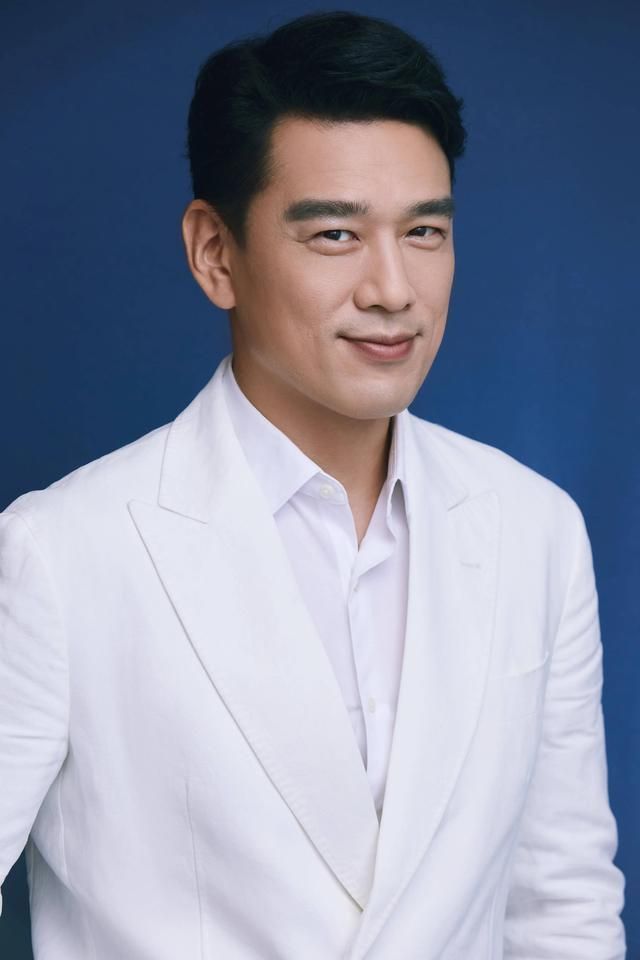 演员王耀庆,为了省房租娶了房东的女儿,结婚20年零绯闻_腾讯新闻