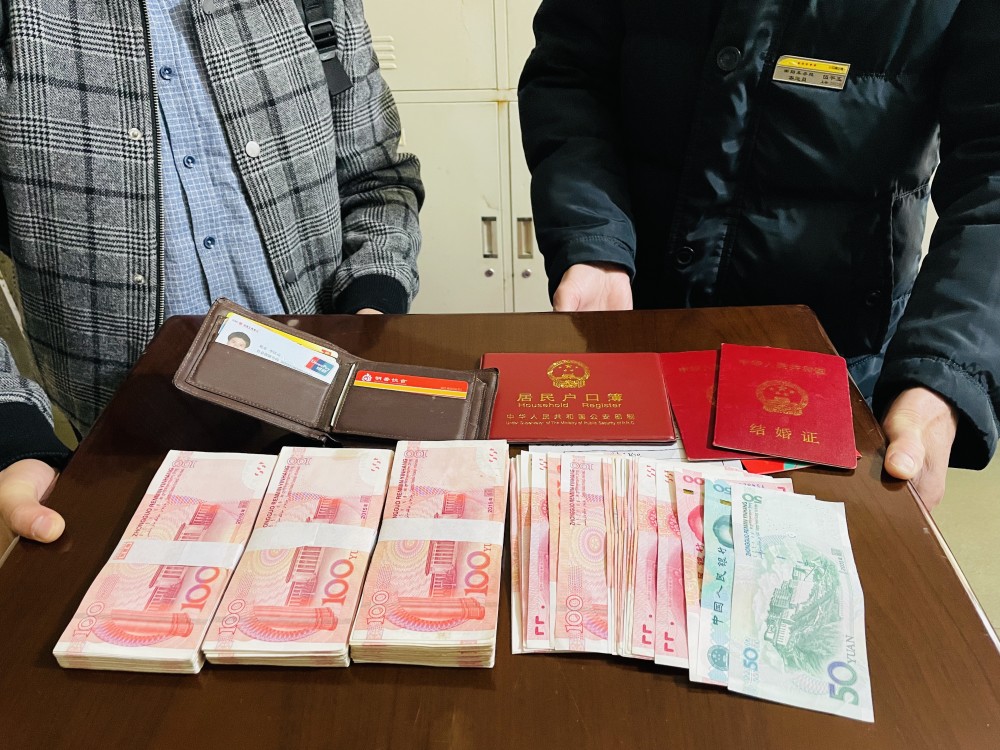 乘客遗失3万多现金永州车站工作人员捡到主动归还