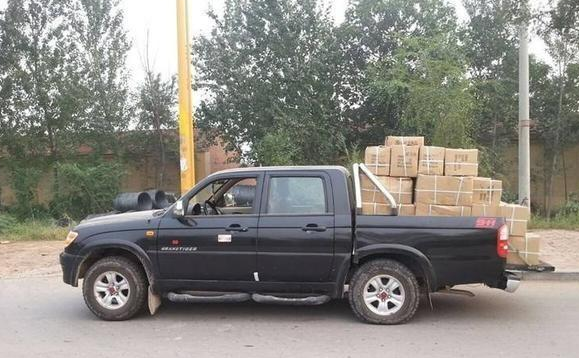 男子开皮卡车拉沙子被罚三百元车主自家用车凭什么罚我