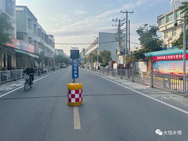 饶平大埕镇区鸿程大道隔离防护栏上岗了现场