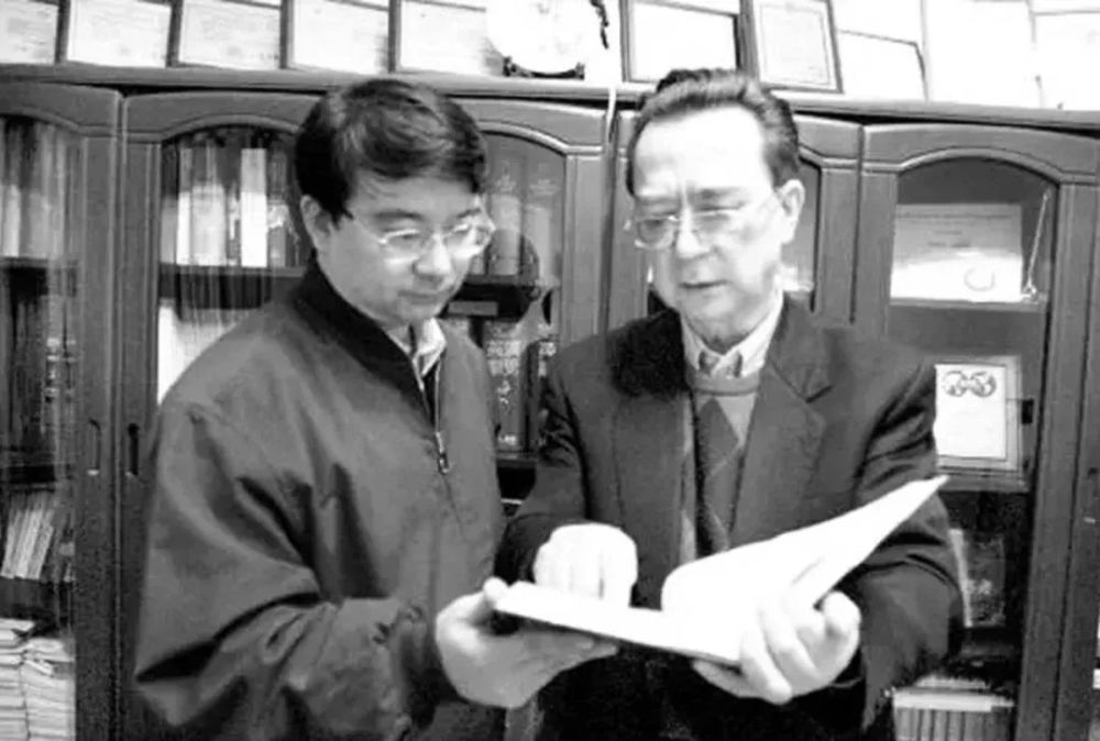 图 | 王德民与儿子王研在今天看来,王德民犹如天选之子,家世,样貌