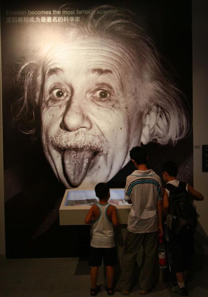 爱因斯坦只拍上半身全身照曝光证明摄影师是对的