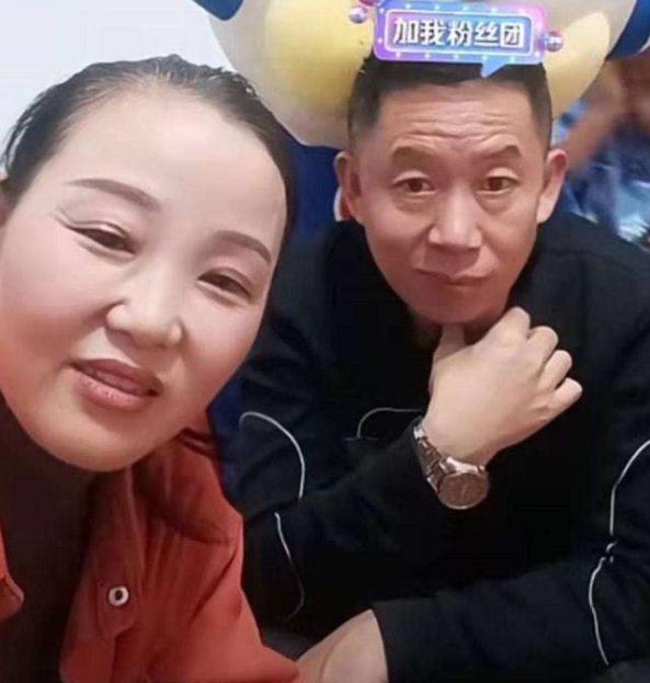 孙海洋直播卖自家粘豆包孙卓买家二姐怼其借孙卓热度毫无底线