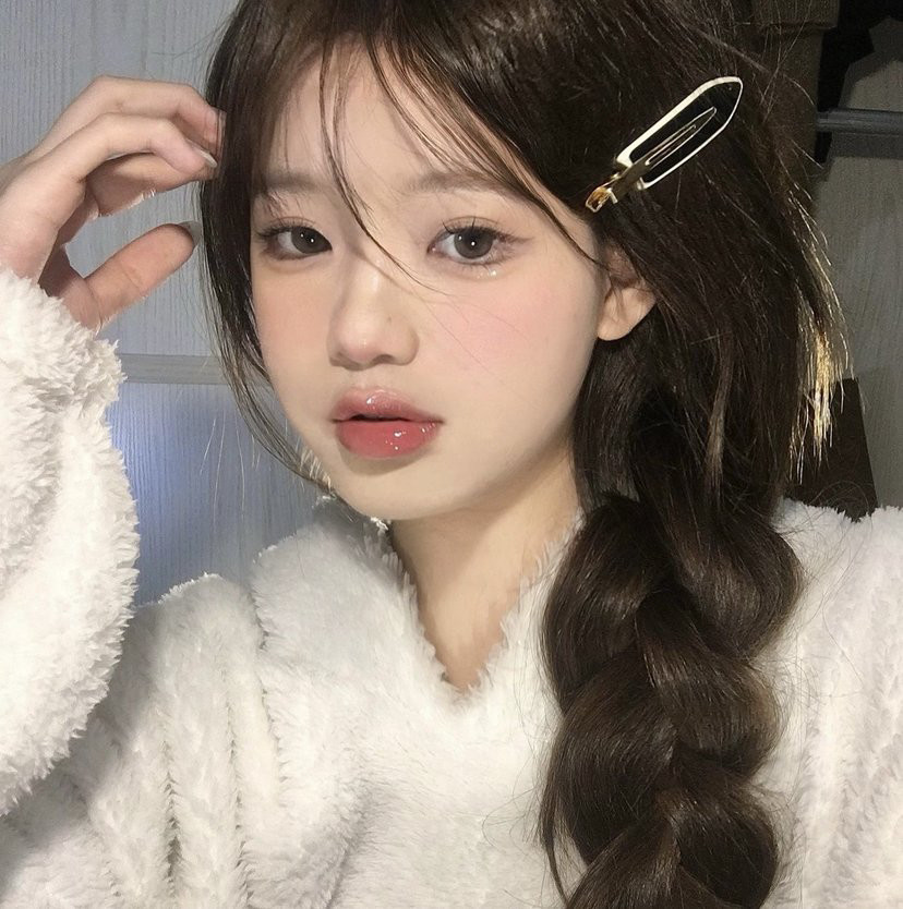 ins风女生头像薄情的人风生水起深情的人挫骨扬灰