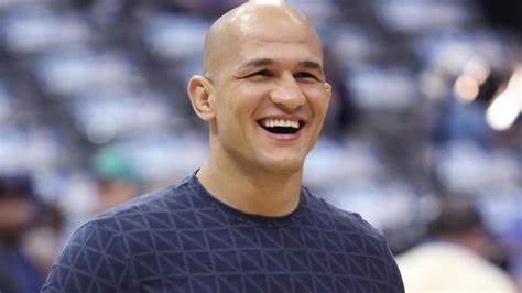 但是对于拳击经验并不丰富的朱尼奥·多斯·桑托斯而言,库布拉特·普