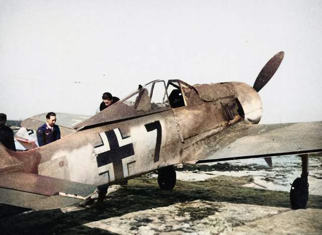 fw190具有極佳的翻滾性(he112就是因為翻滾被淘汰),遠優於英國噴火和