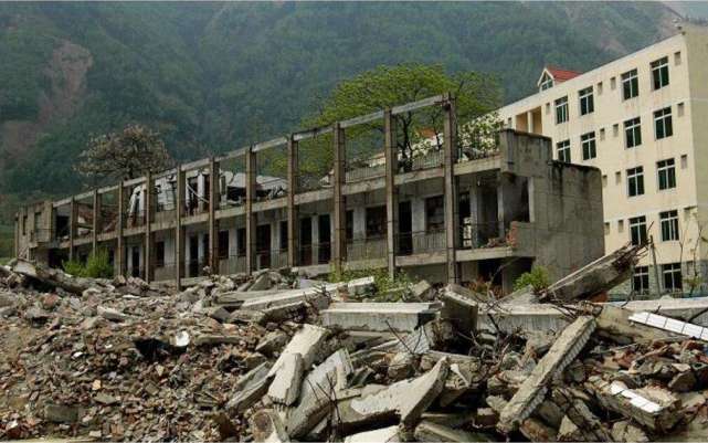 2001年昆仑山地震图片