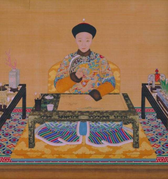 端华是满洲镶蓝旗人,他的八世祖是和硕庄亲王舒尔哈齐,即努尔哈赤的