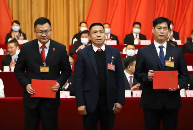 叶坤,马芳,段元泽当选为墨江哈尼族自治县第十七届人民政府副县长