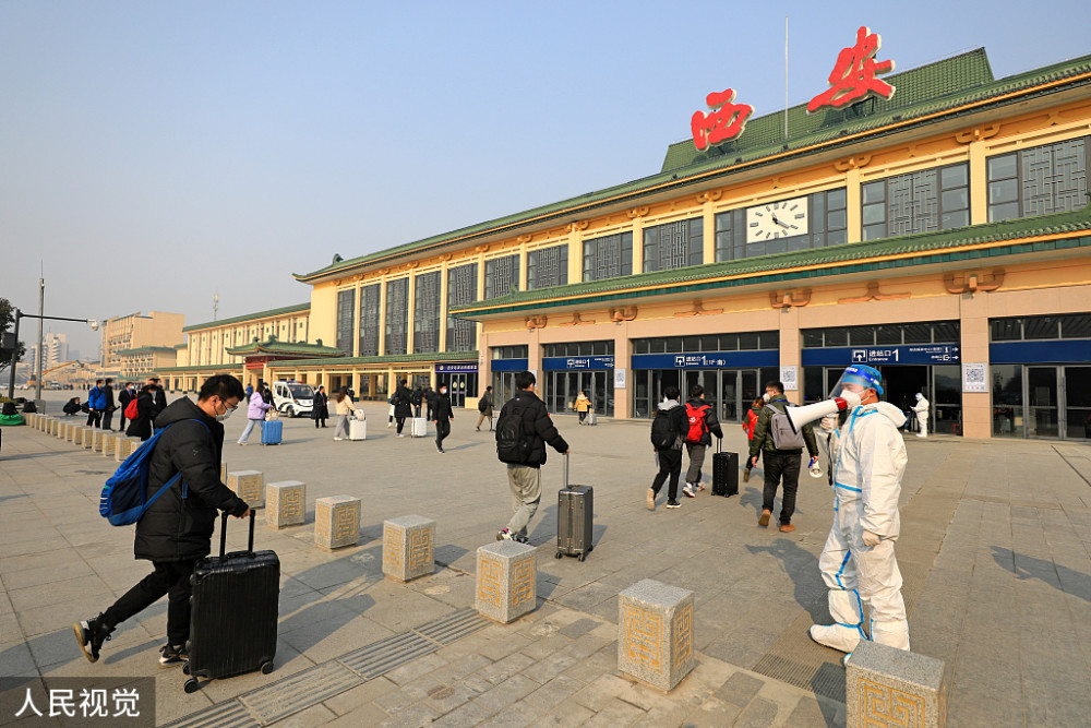 春运首日西安站迎来学生客流返乡高峰