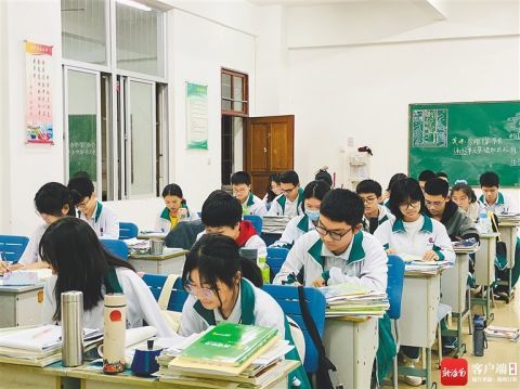 临床女生选科排行_2021年高考选科排行榜,生物科目从冷到热,有2种组合不占优势
