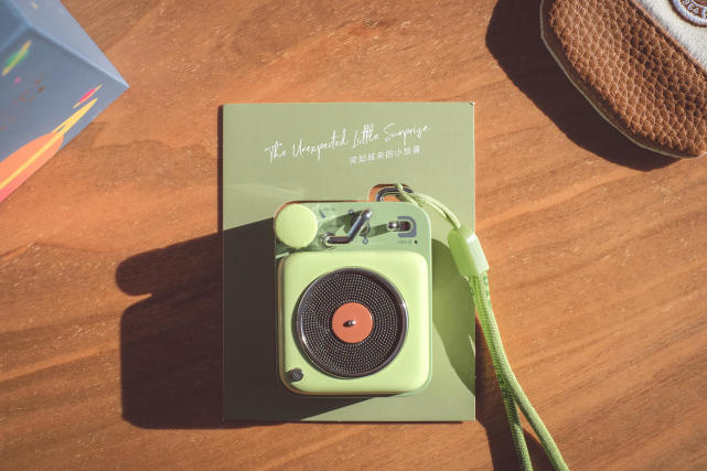 外观颜值天花板,高续航便携猫王音响—原子唱机b612开箱测评