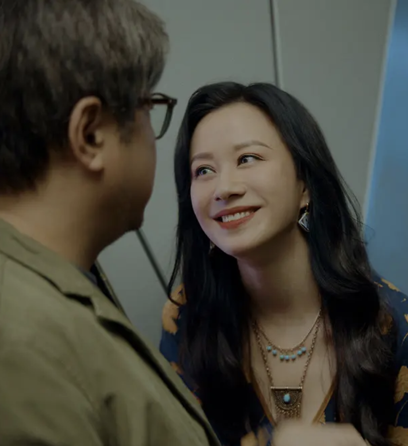 最近,倪虹洁主演的上海话电影《爱情神话》热映,她在片中与马伊琍