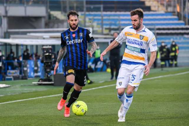 有3场比赛因疫情延期,出战的前7名球队当中,只有领头羊比萨告负,他们