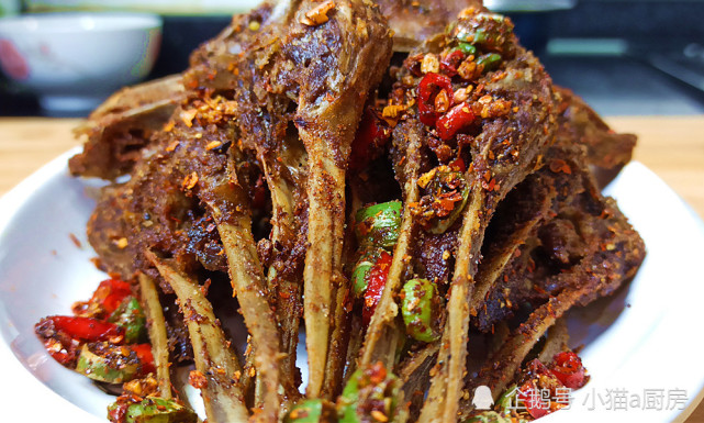 香辣过瘾的鸭头做法,每次做一大盘,总能啃个精光,嫩而不柴