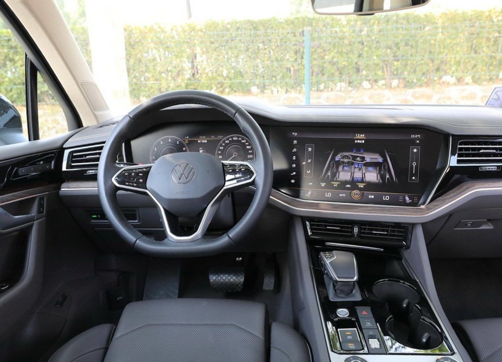 新款大众途锐正式上市越卖越贵最低涨价22万元