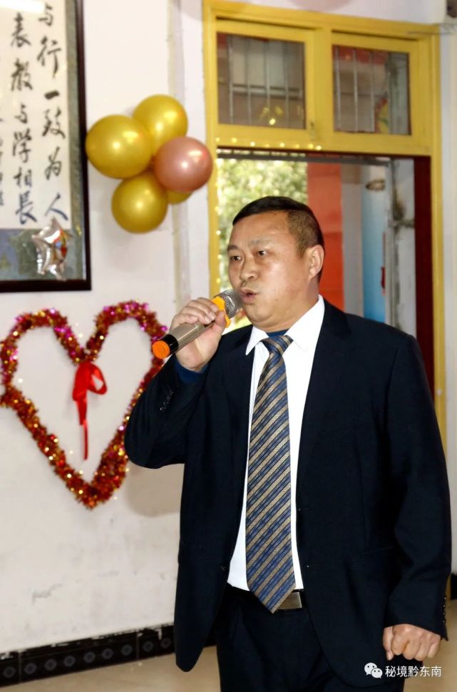 【聚焦】施秉二小欢送退休教师:桃李满天下 温馨又从容