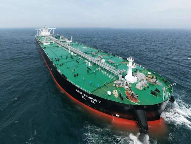中国10000万吨巨型油轮图片