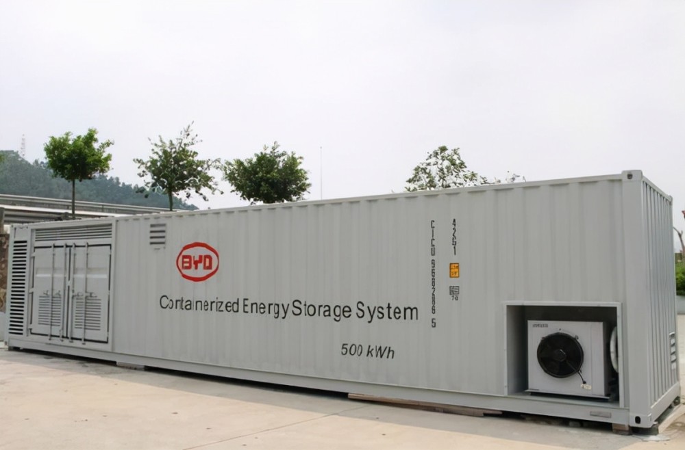 在储能方面,2021年比亚迪在全球范围内的动力电池装车量以及储能电池