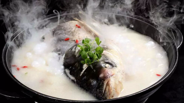 鱼头汤不一样的家常做法汤汁奶白香浓好喝酸爽开胃又下饭