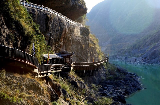 秦蜀栈道:历史深处的挂壁公路