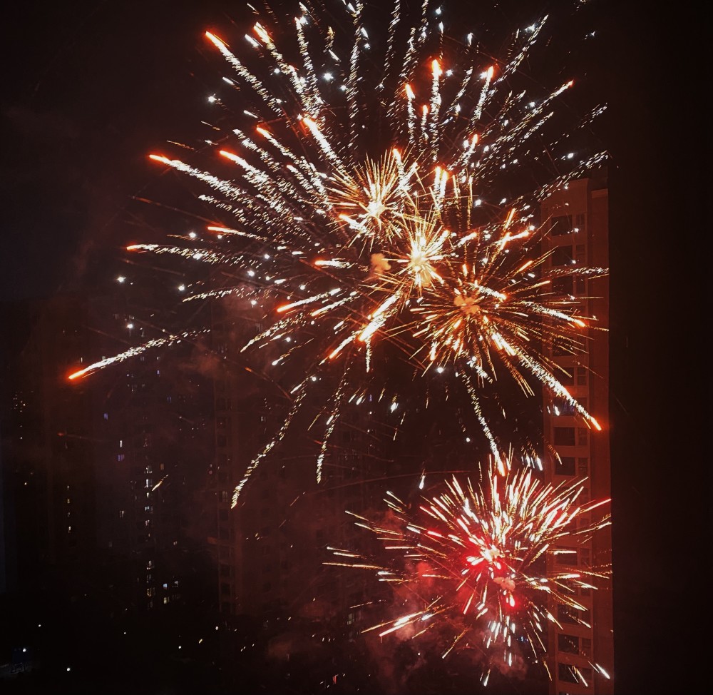 昨晚烟花照亮夜空,记录天津疫情防控下的温暖瞬间_腾讯新闻