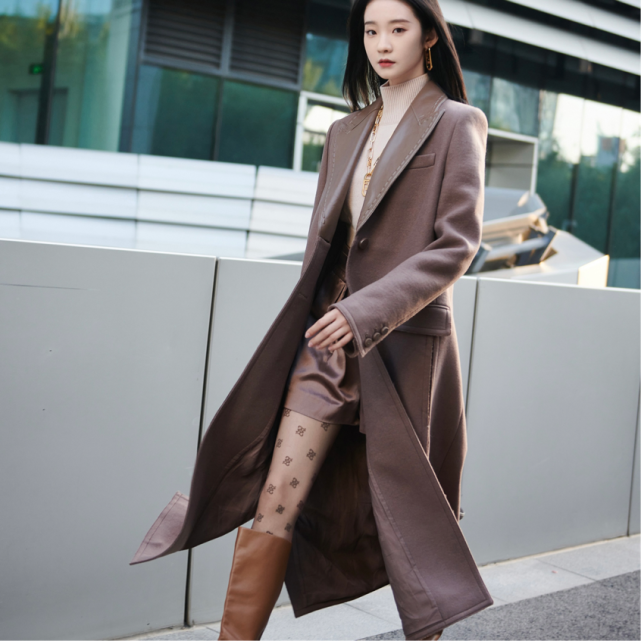 张艺凡个子高身材也好,西装配短裙大秀长腿,学舞蹈的就是有气质