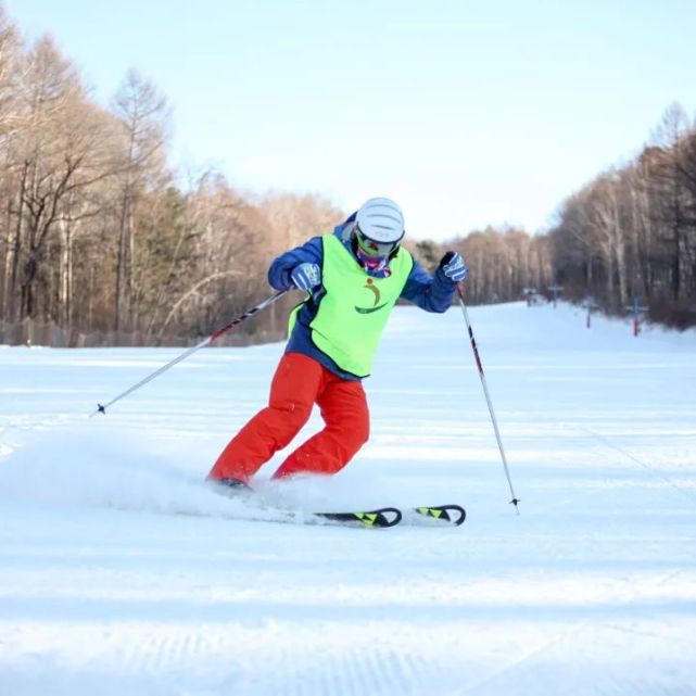 铁力日月峡滑雪场梅花山滑雪场九峰山滑雪场推荐地:小提示:摔跤总是
