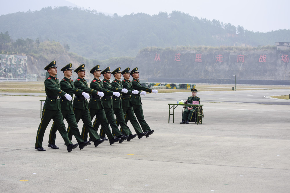 武警列兵图片