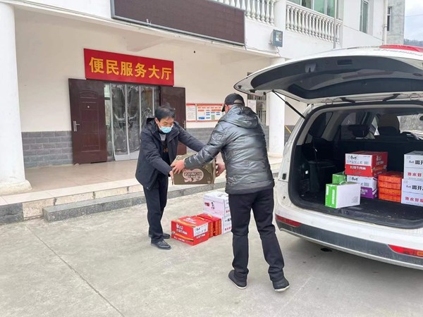 佛坪一男子用举报奖励金购买物资捐赠给防疫人员