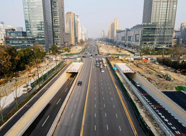 明天上午10点杭州滨江区江南大道隧道开通试运行