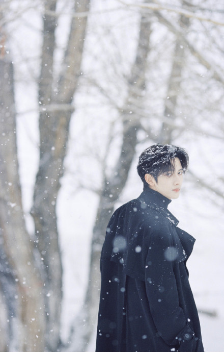 帅哥和雪地适配度好高,今天又是被甘望星帅到的一天!