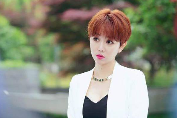 姜妍:被干妈宋丹丹力捧,身材和颜值俱佳,为何一直不红?