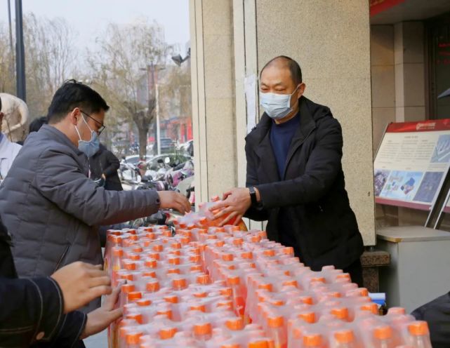 2400瓶暖心橙感谢爱心企业郑州百事饮料有限公司捐赠