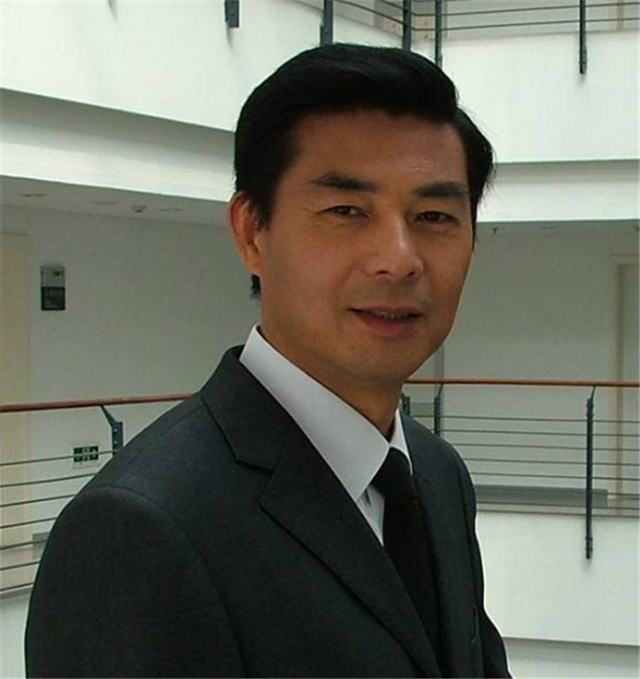 曹秋根去世11年,家人晒扫墓照,曾饰演《情深深雨蒙蒙》李副官