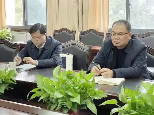 2022年1月14日,市教体局副局长陈党生,总督学王曲到我校调研新课程,新