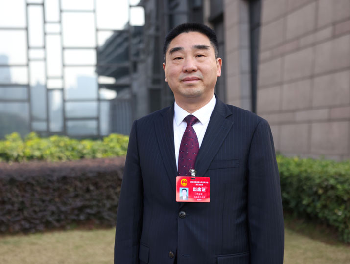 重庆市人大代表,重庆机电集团党委书记,董事长辛国荣.