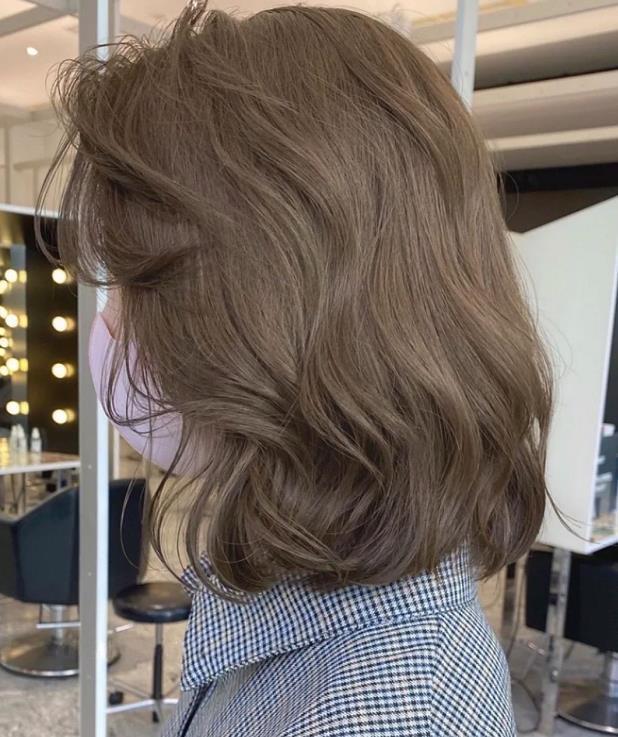 讲真,这才是2022年最火的发型颜色,显白还不夸张!插图7